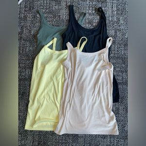4 women’s size large fitted tanks